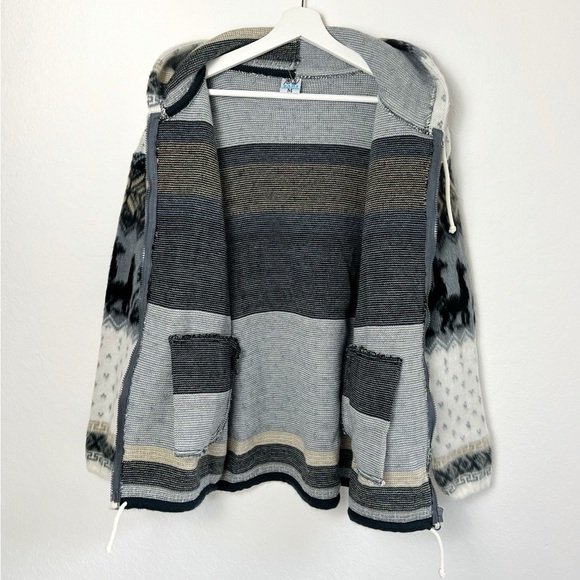Yari Artesanias Ecuador Wool Llama Print Hooded Zip Up Sweater Jacket Size M - Picture 11 of 16